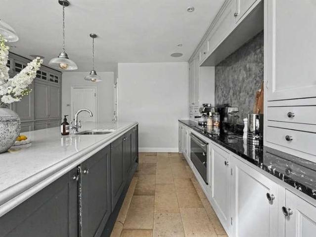 5 bed house for sale