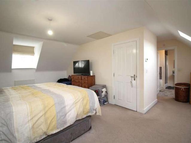 5 bed house for sale