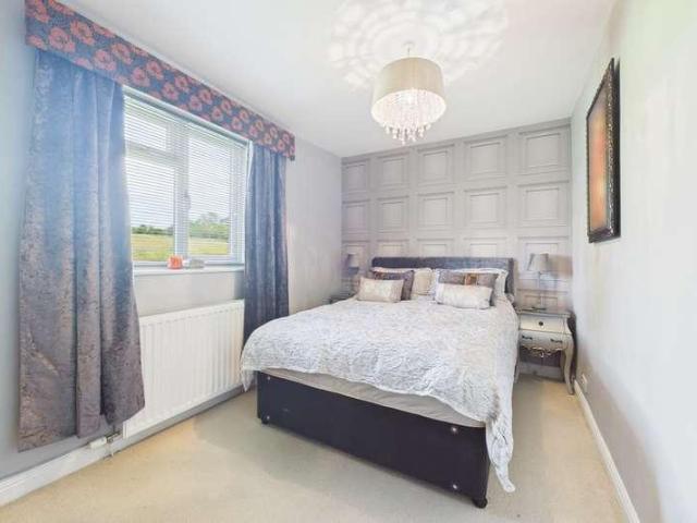 5 bed house for sale