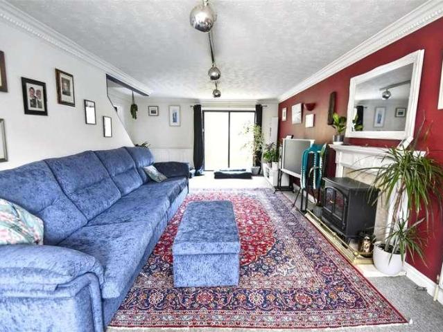 5 bed house for sale