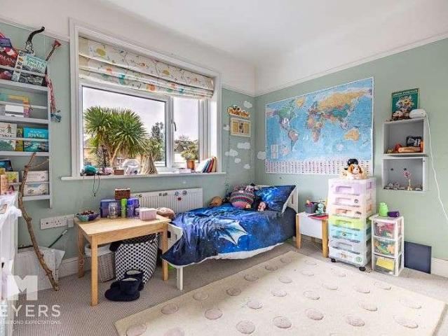 5 bed house for sale
