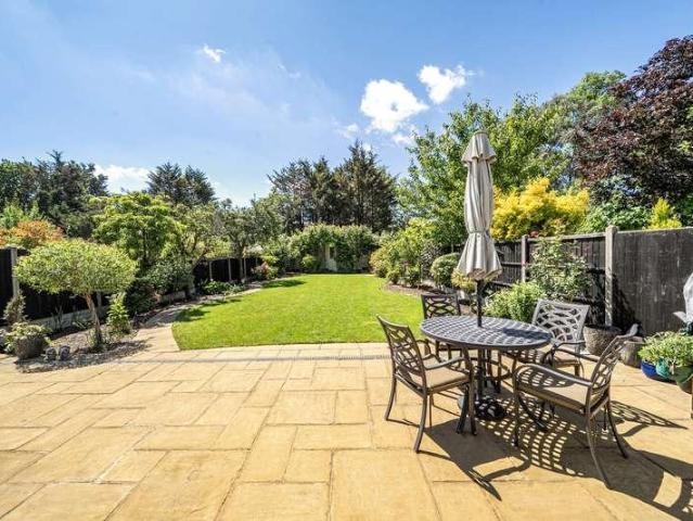 5 bed house for sale