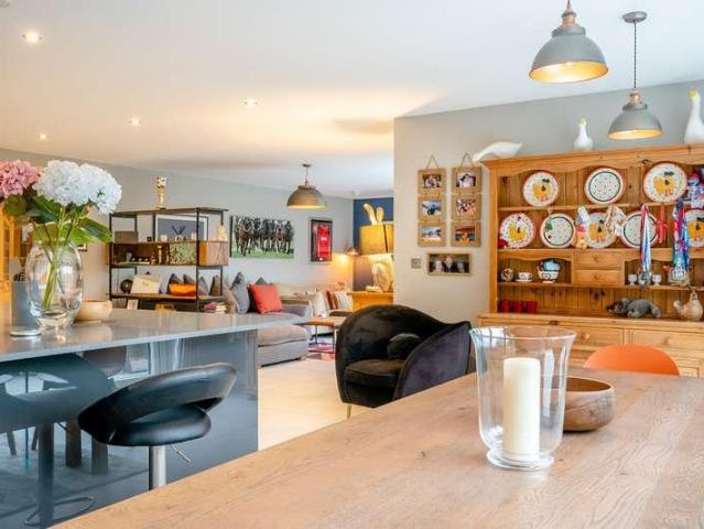 5 bed house for sale