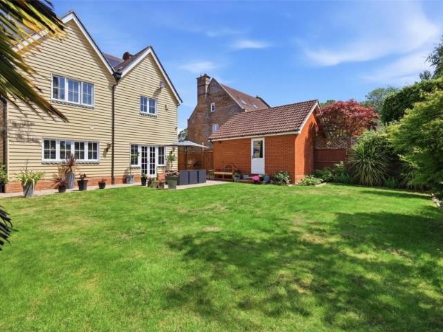 5 bed house for sale