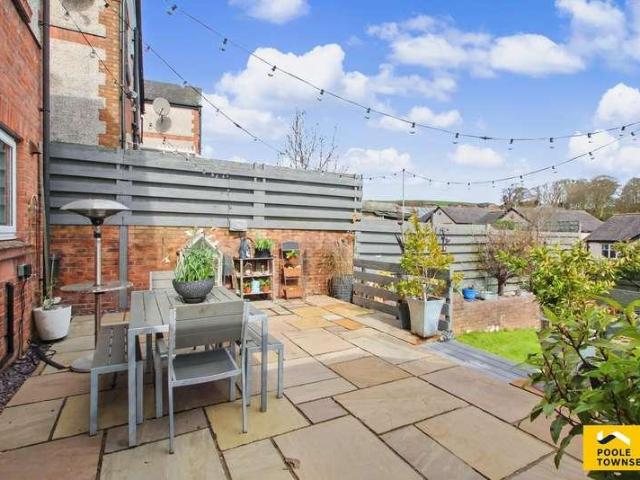 5 bed house for sale