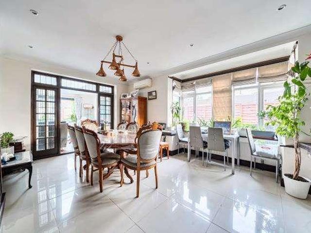 5 bed house for sale