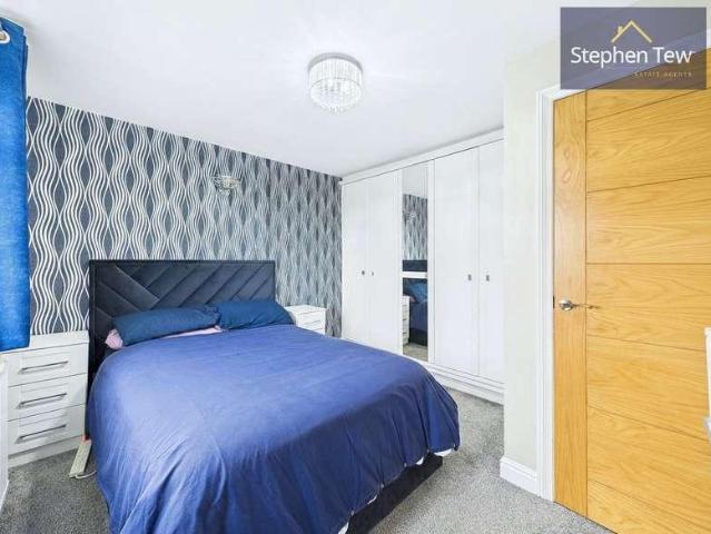 5 bed house for sale