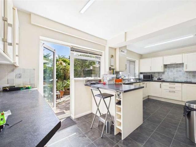 5 bed house for sale