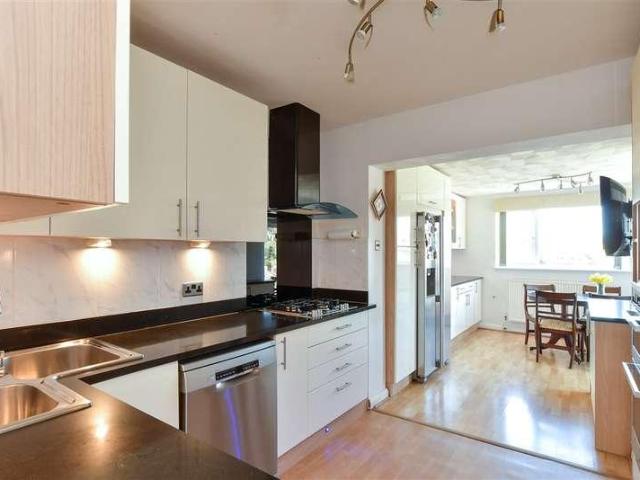 5 bed house for sale