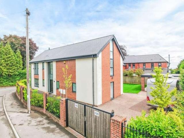 5 bed house for sale
