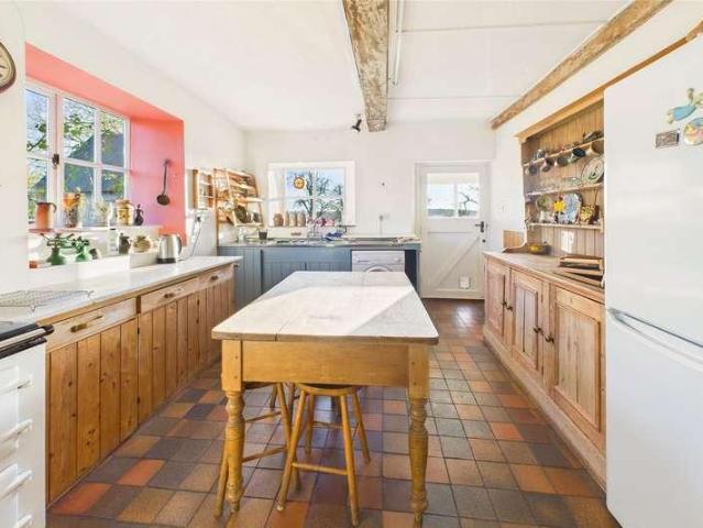 5 bed house for sale