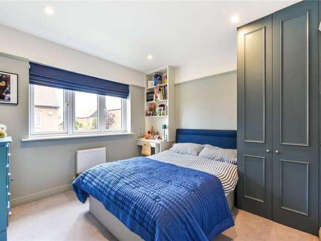 5 bed house for sale