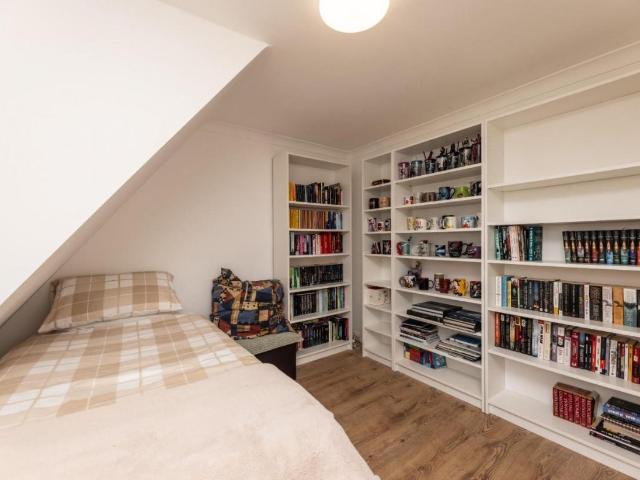 5 bed house for sale