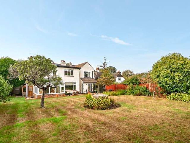 5 bed house for sale