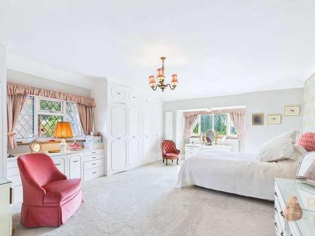 5 bed house for sale