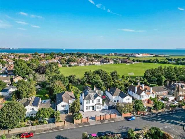 5 bed house for sale