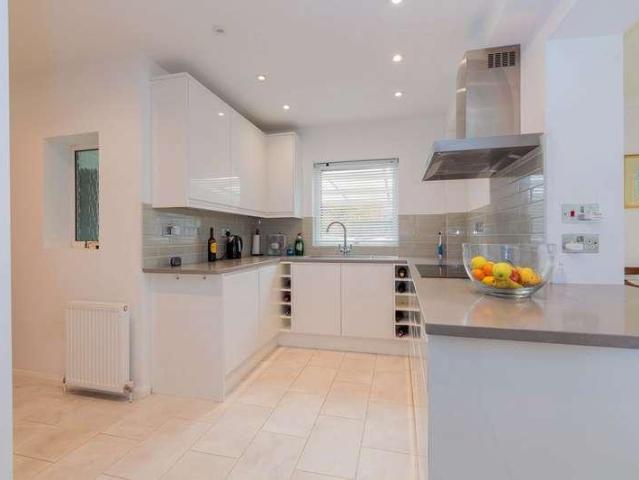 5 bed house for sale