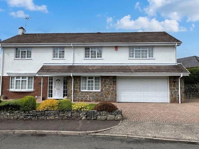 5 bed house for sale