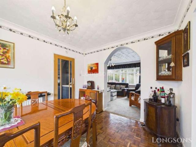 5 bed house for sale