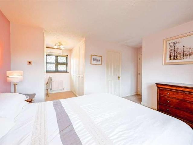 5 bed house for sale