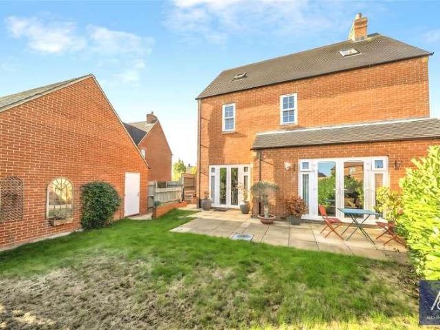 5 bed house for sale