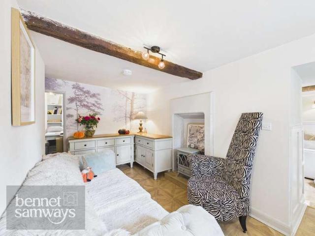 5 bed house for sale