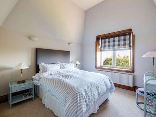 6 bed house for sale