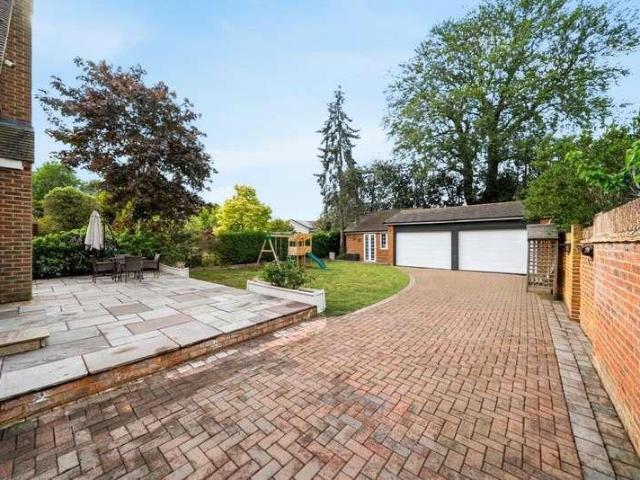 5 bed house for sale