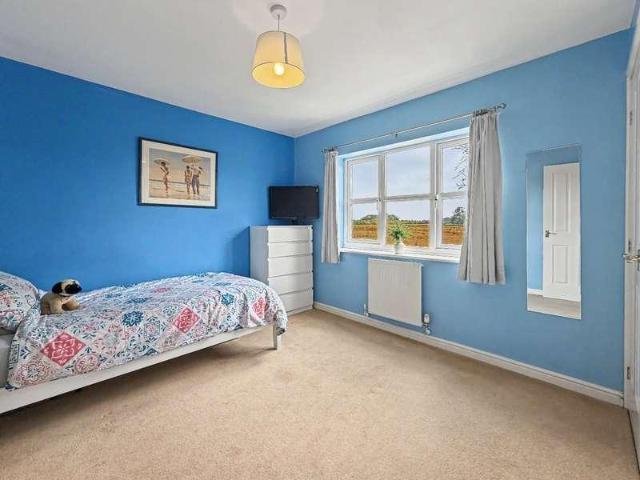 5 bed house for sale