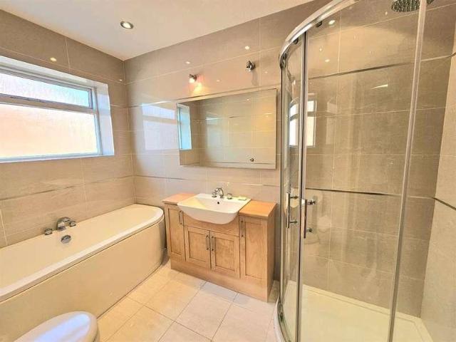 5 bed house for sale