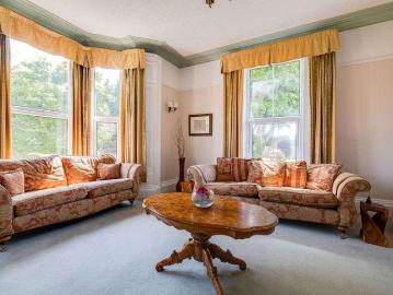 5 bed house for sale