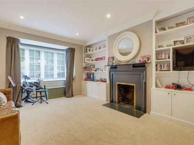 5 bed house for sale