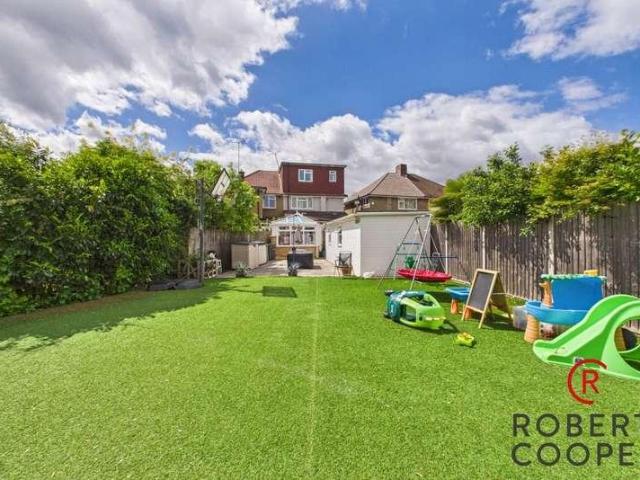5 bed house for sale