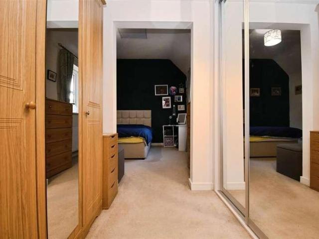 5 bed house for sale