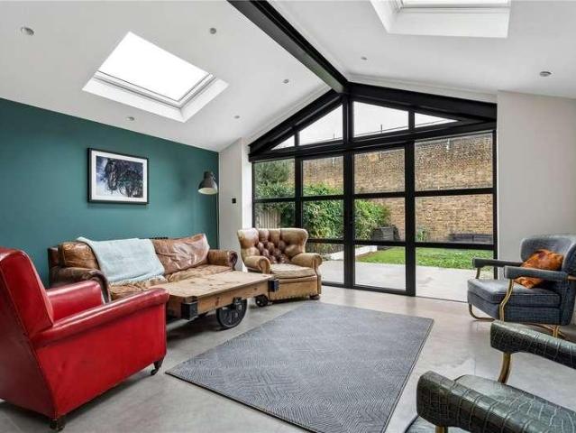 5 bed house for sale