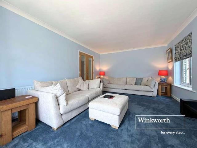 5 bed house for sale
