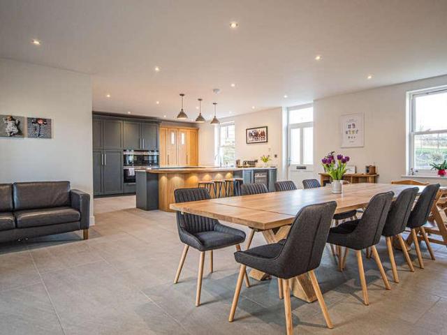 5 bed house for sale