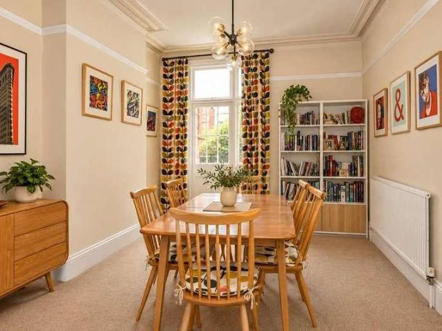 5 bed house for sale