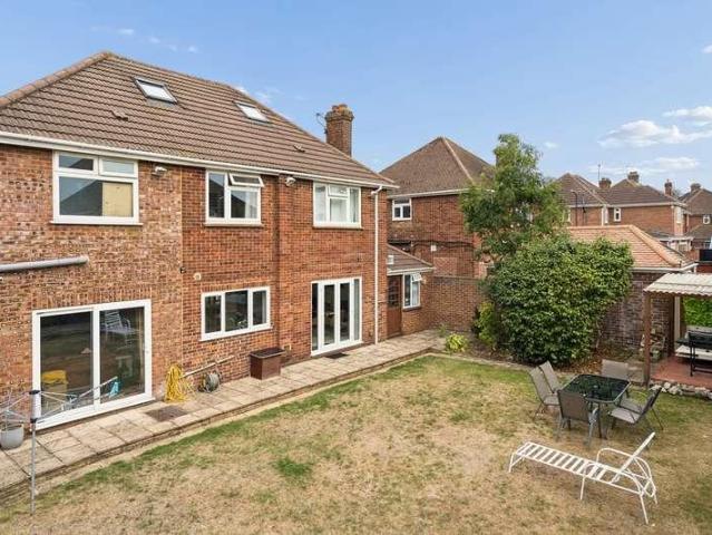 5 bed house for sale