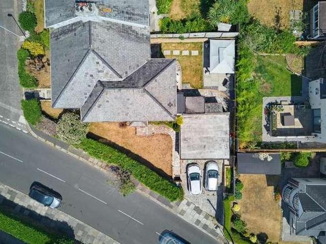 5 bed house for sale