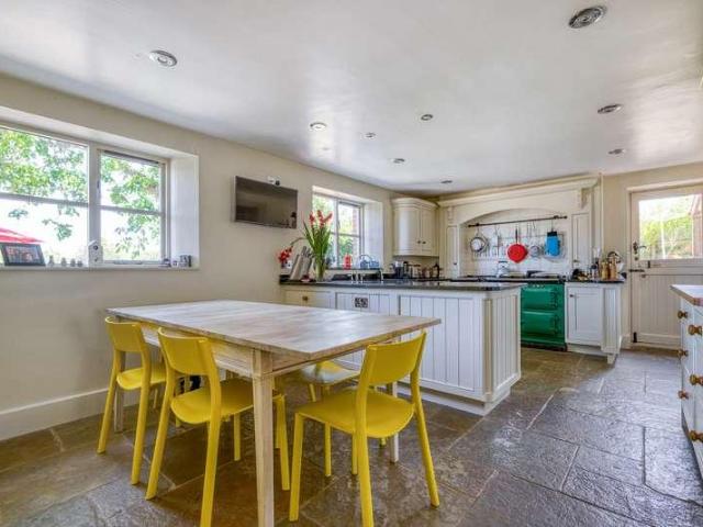 5 bed house for sale