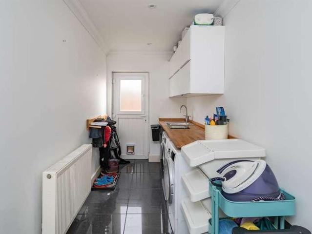 5 bed house for sale