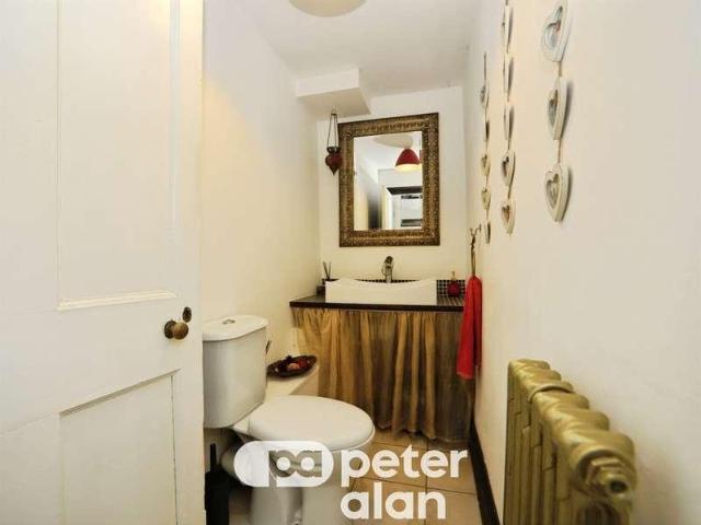 5 bed house for sale