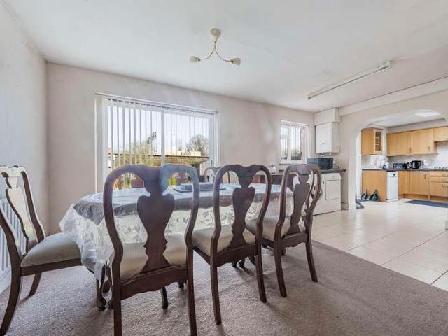 5 bed house for sale