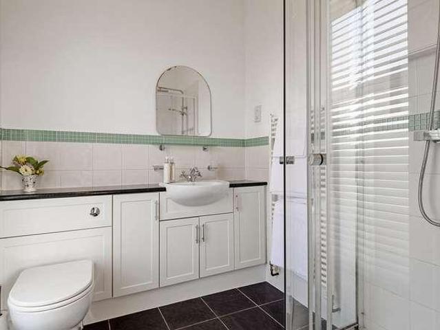 5 bed house for sale