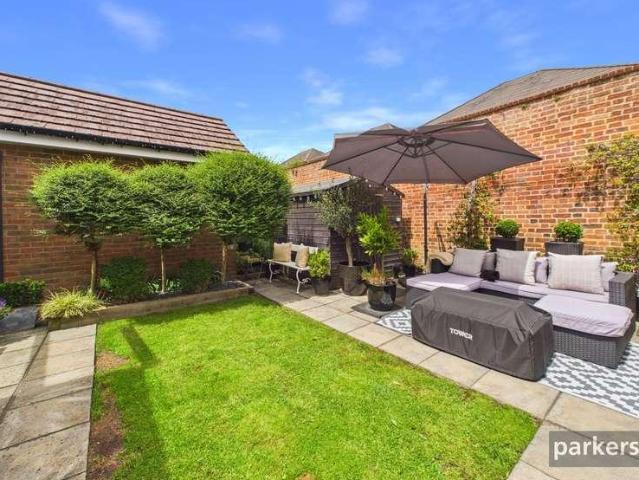 5 bed house for sale