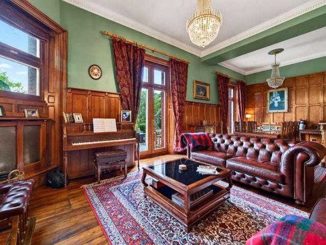 5 bed house for sale