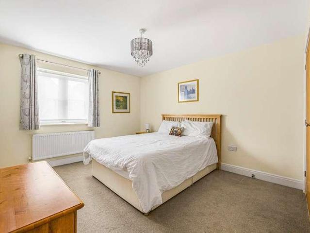 5 bed house for sale