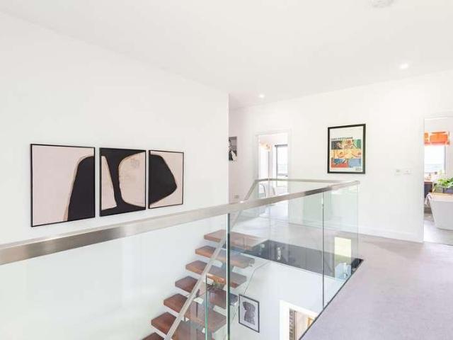 5 bed house for sale