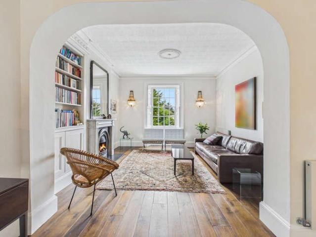 5 bed house for sale
